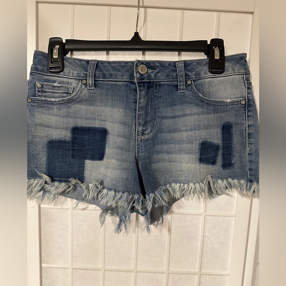 Distressed Shorts - Picture 5 of 6